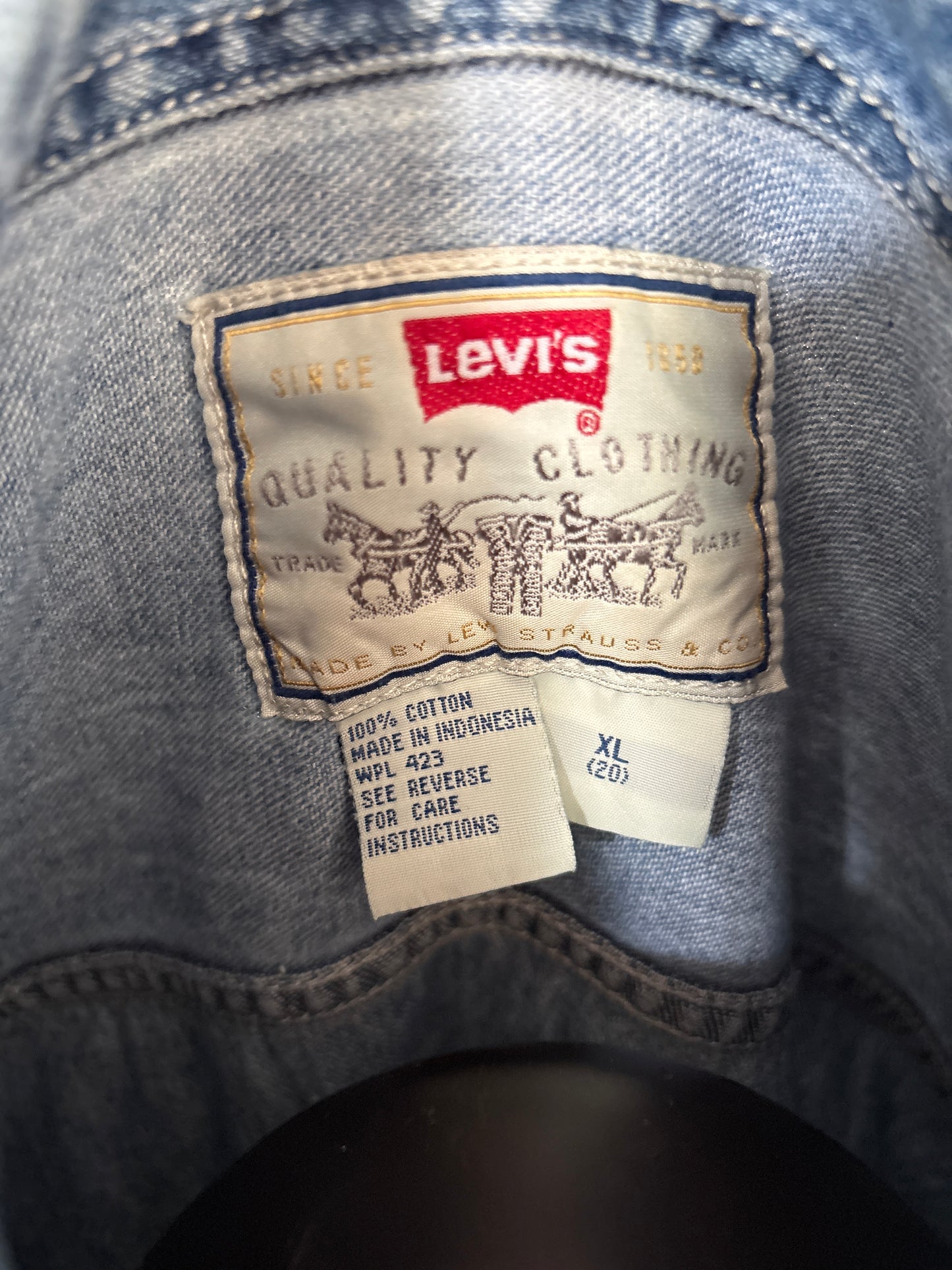 Vintage Levi’s Red Tab denim button up shirt