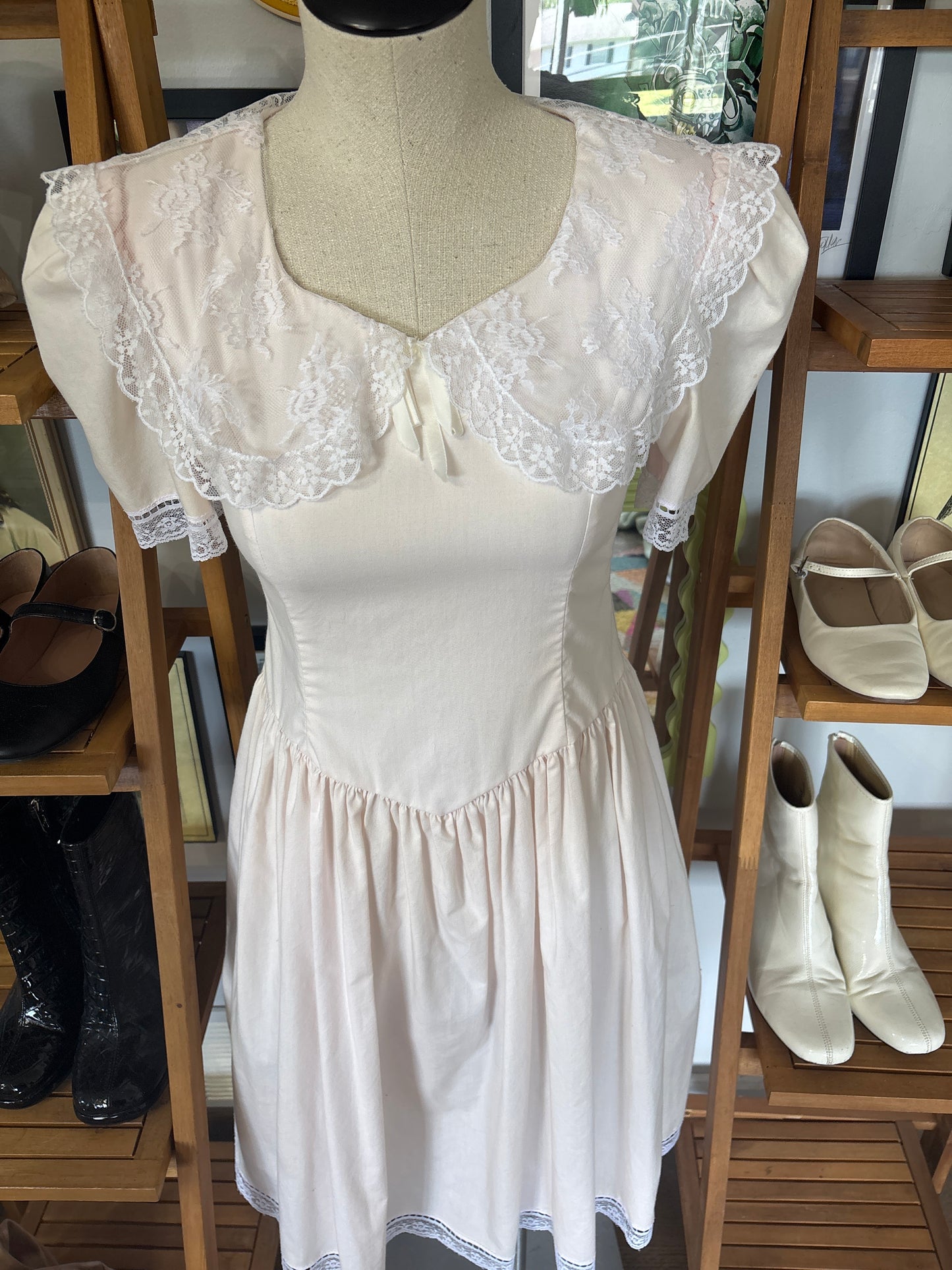 Vintage Gunne Sax tea length prairie dress in pink with lace, view 2