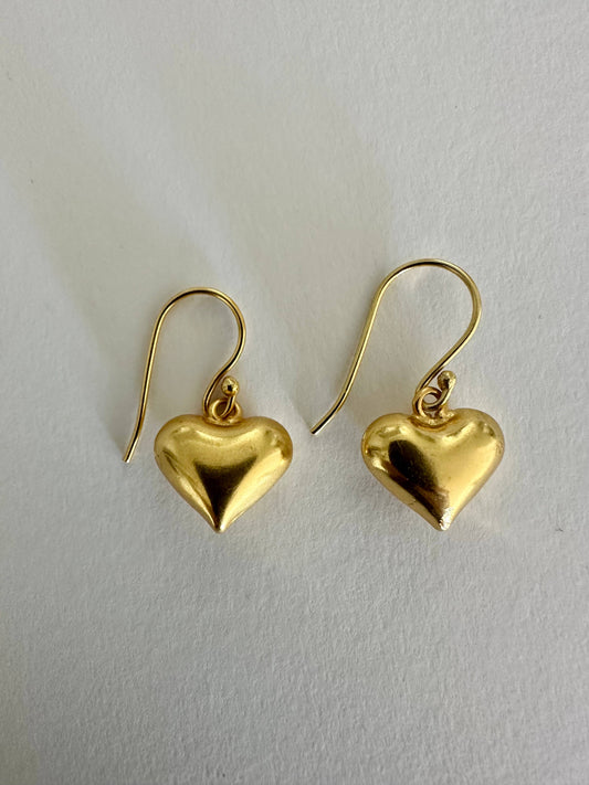 Small hearts gold dangle earrings by Anokhi Green