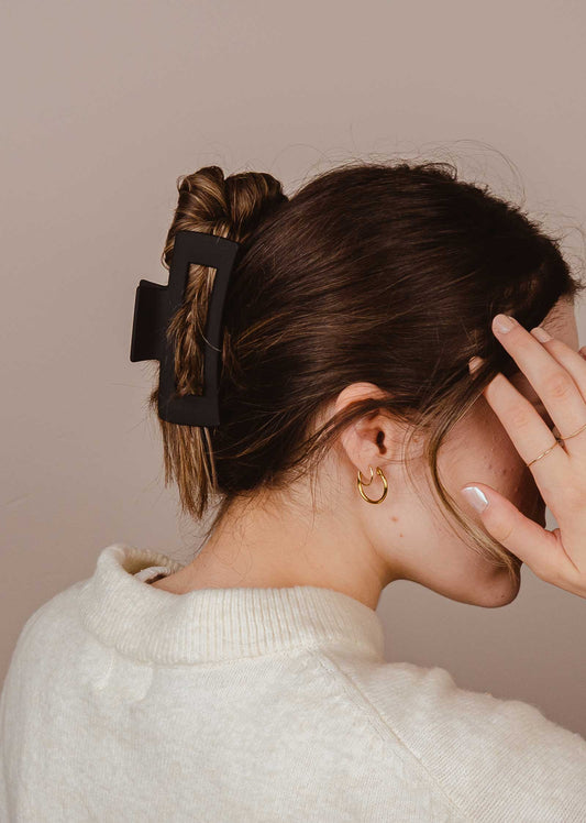 Rio matte black claw clip by Mimi & August, 4 inches